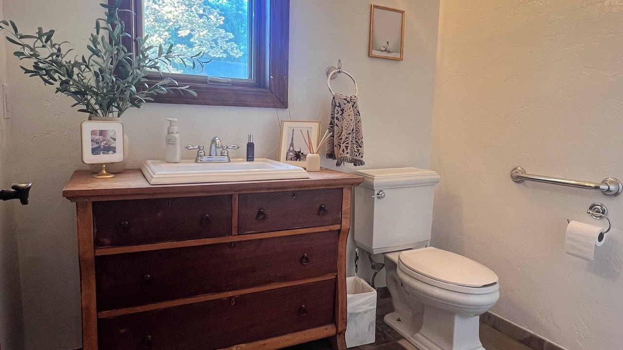 Photo of Bathroom in Lakeview