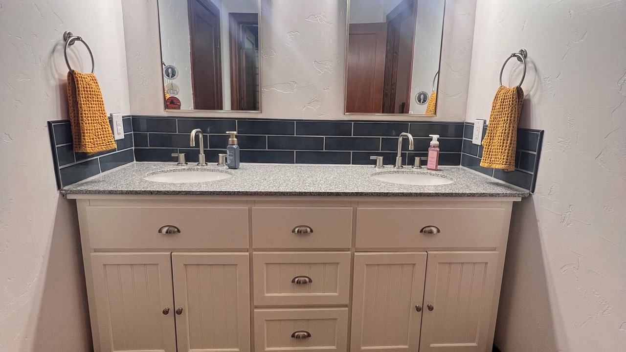 Photo of Bathroom in Lakeview