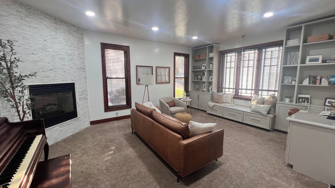 Photo of Livingroom in Lakeview