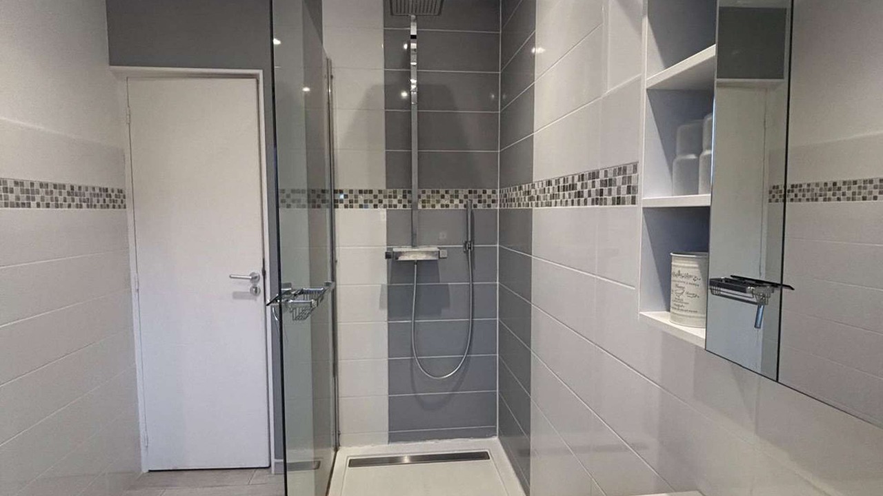 Photo of Bathroom in Pullay
