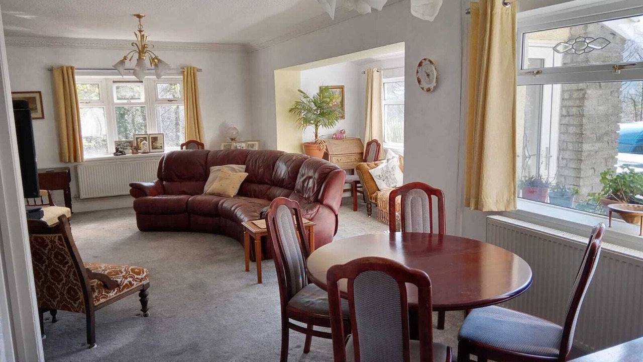 Photo of Livingroom in Pontypridd