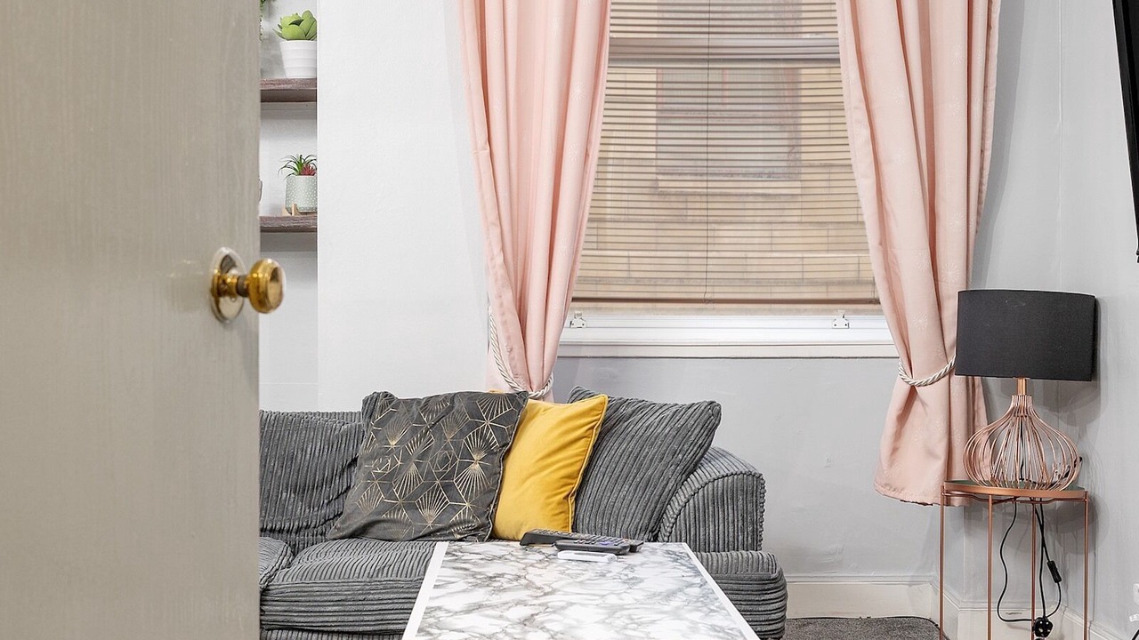 Photo of Livingroom in Tollcross