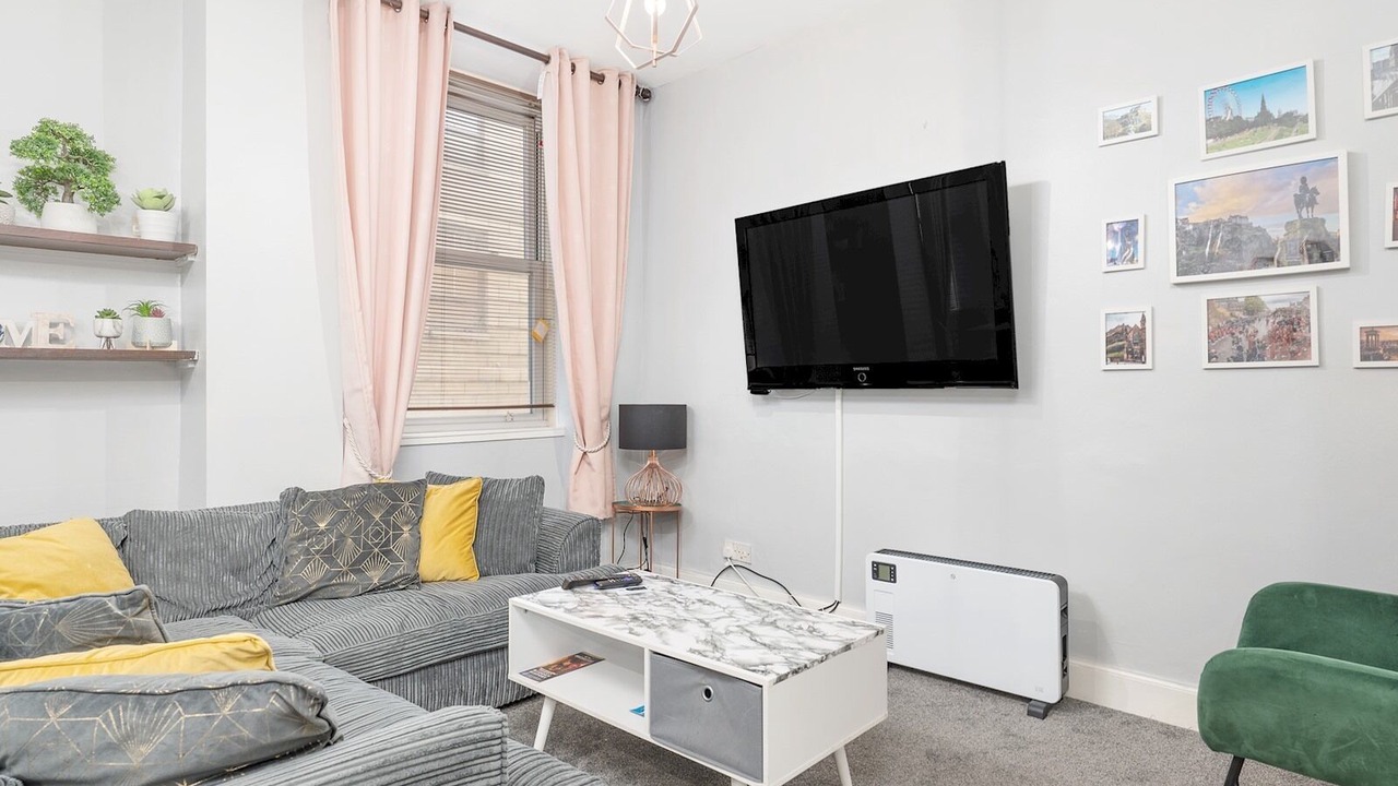 Photo of Livingroom in Tollcross