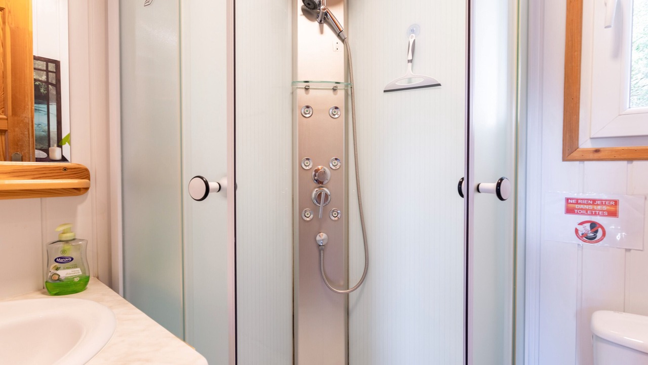 Photo of Bathroom in Rouffiac-des-Corbieres