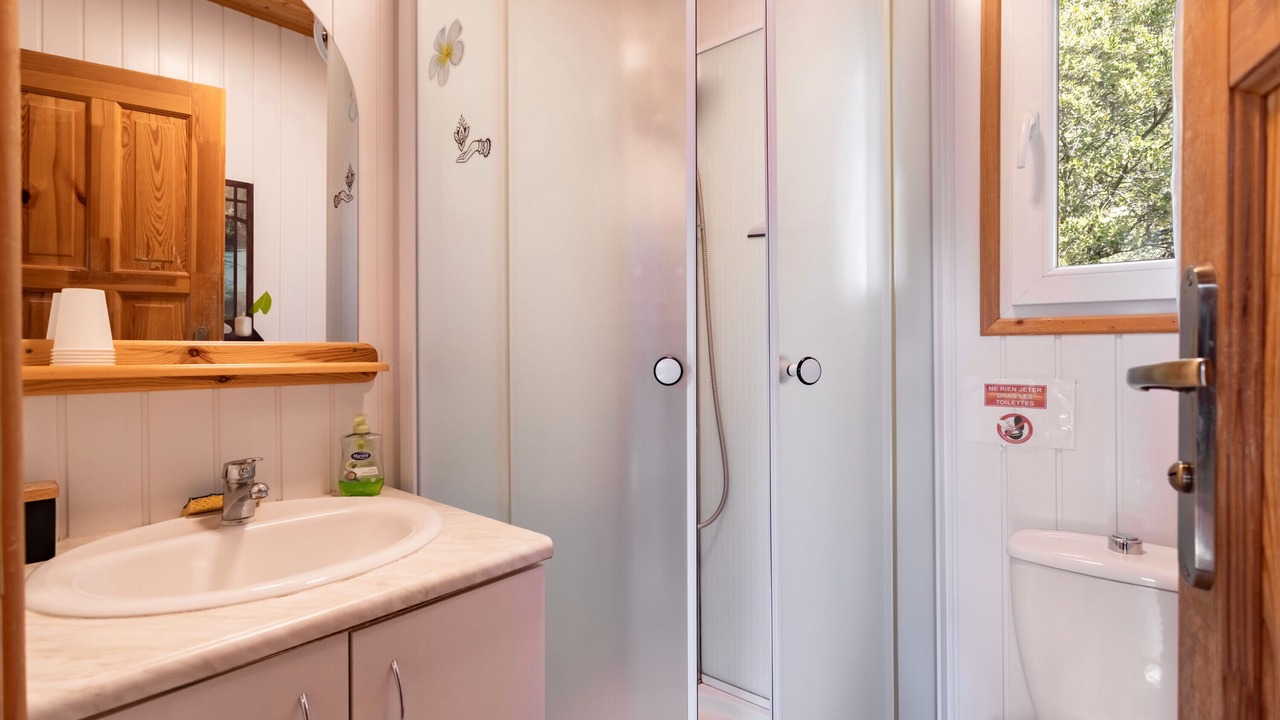 Photo of Bathroom in Rouffiac-des-Corbieres