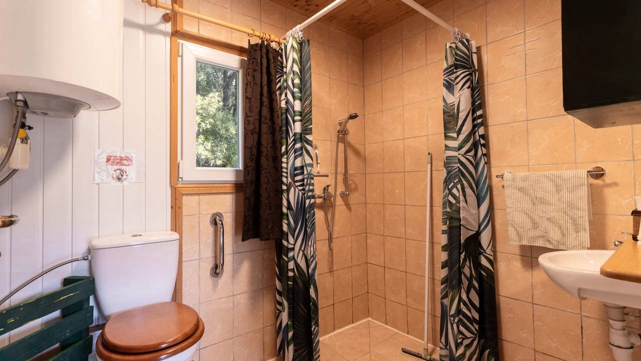 Photo of Bathroom in Rouffiac-des-Corbieres