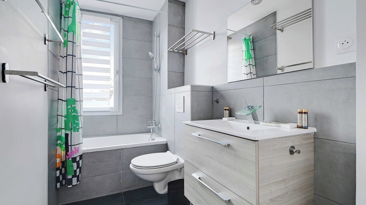 Photo of Bathroom in Suresnes