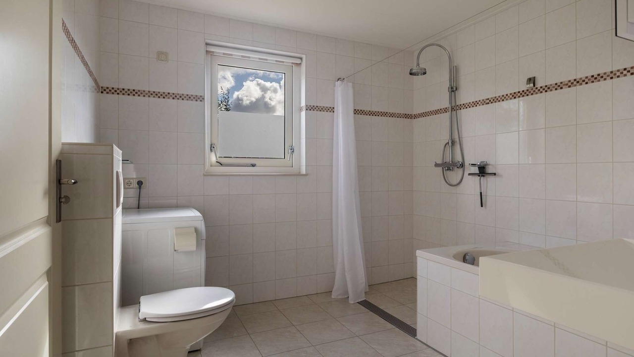 Photo of Bathroom in Tzummarum
