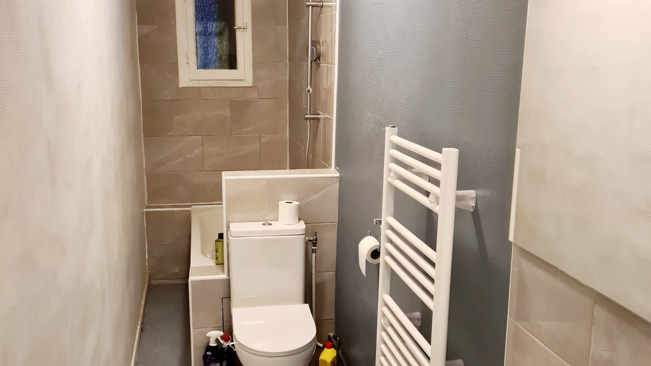 Photo of Bathroom in Brochon