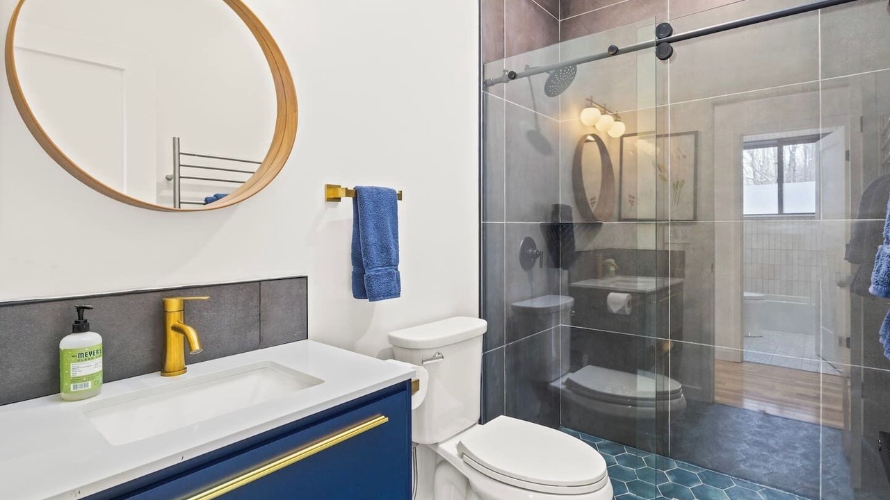 Photo of Bathroom in Scottsburg