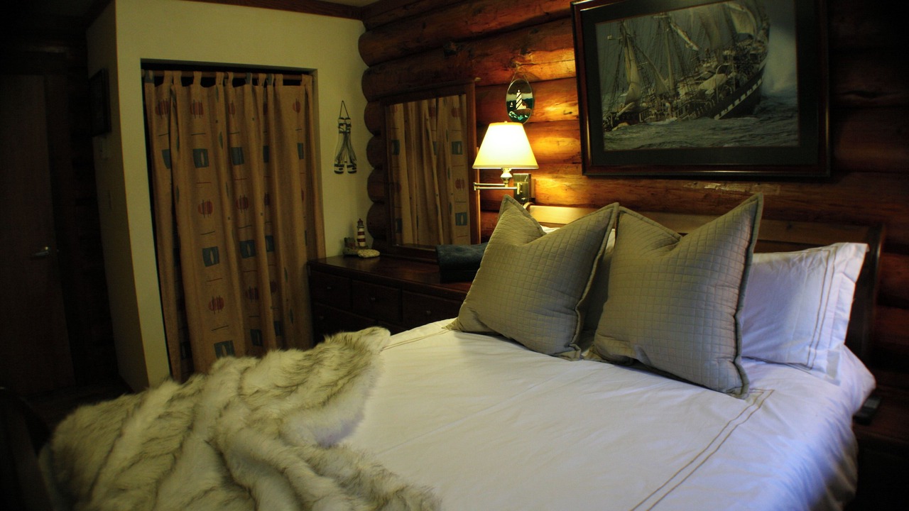 Photo of Bedroom in Harrison Hot Springs