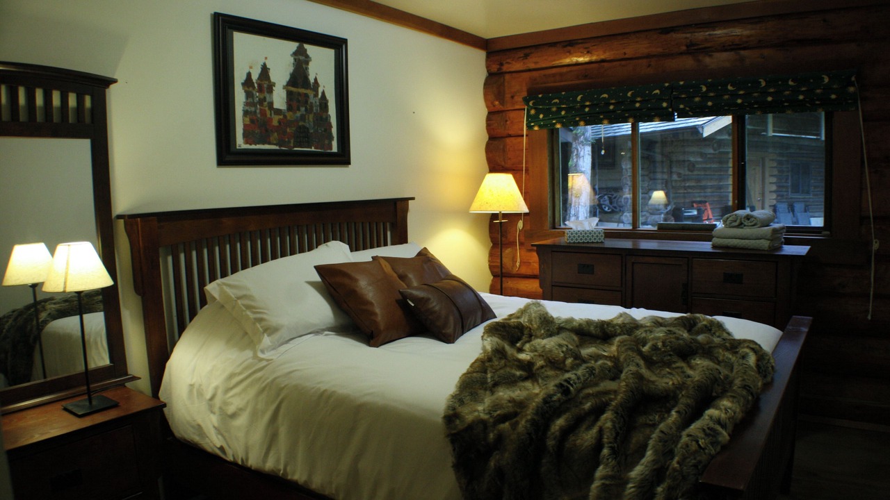 Photo of Bedroom in Harrison Hot Springs