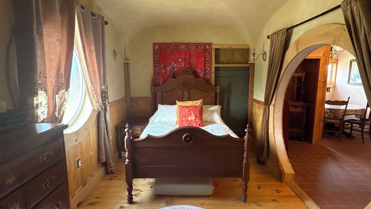 Photo of Bedroom in Nauvoo