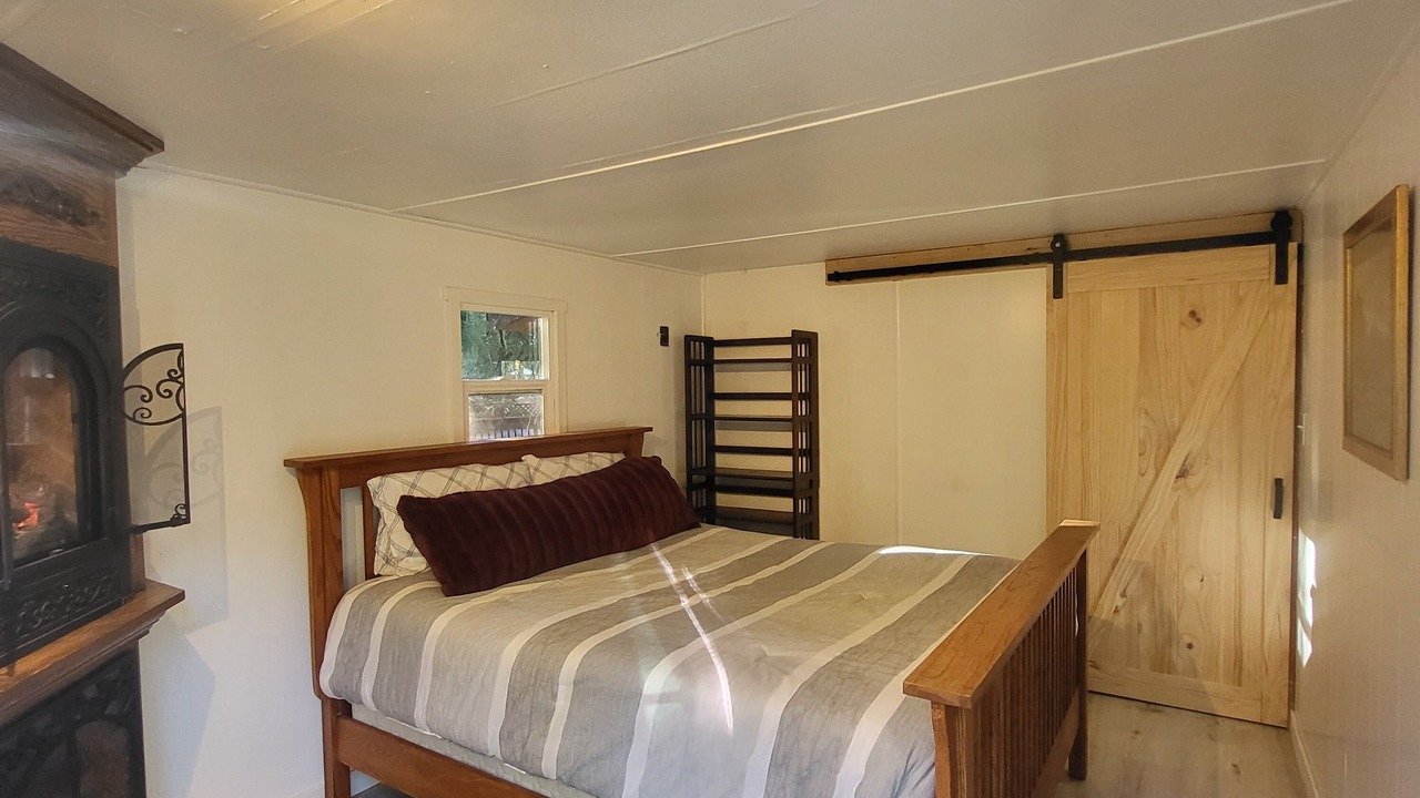 Photo of Bedroom in Marblemount