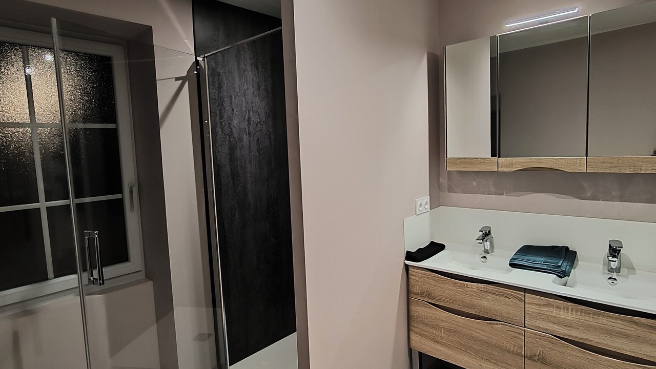 Photo of Bathroom in Dole