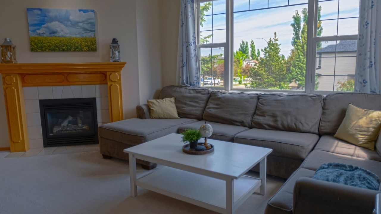 Photo of Livingroom in Arbour Lake