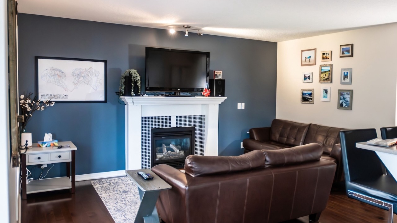 Photo of Livingroom in Arbour Lake