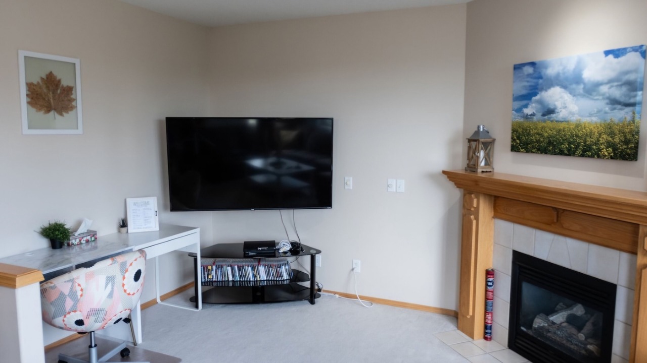 Photo of Livingroom in Arbour Lake