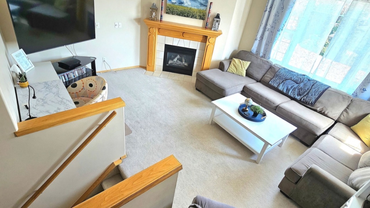 Photo of Livingroom in Arbour Lake