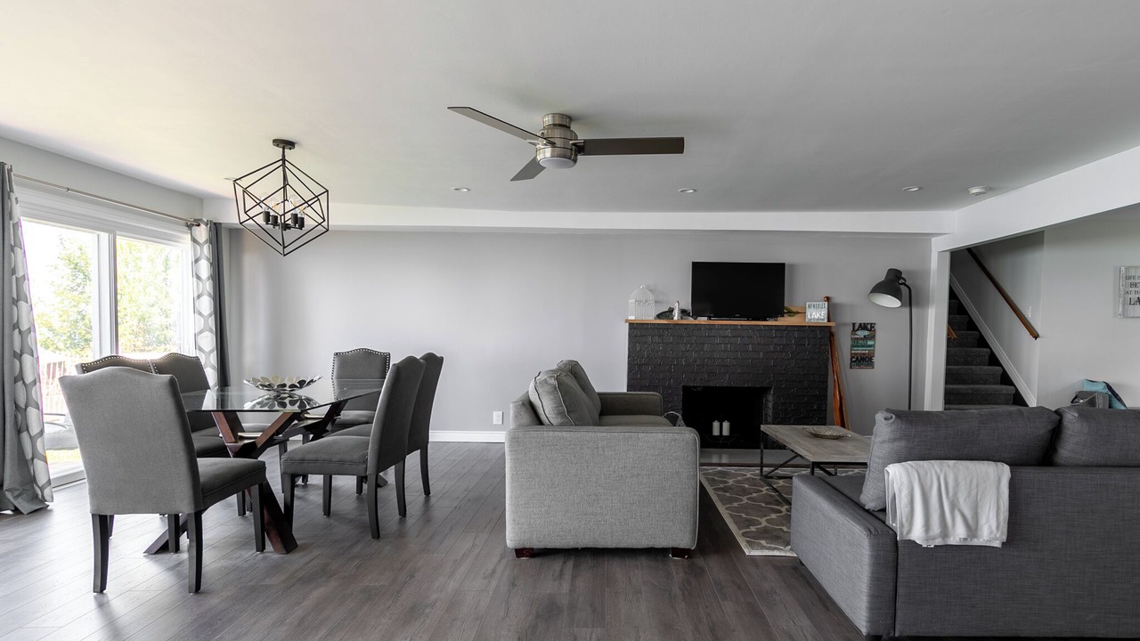 Photo of Livingroom in Amherstburg