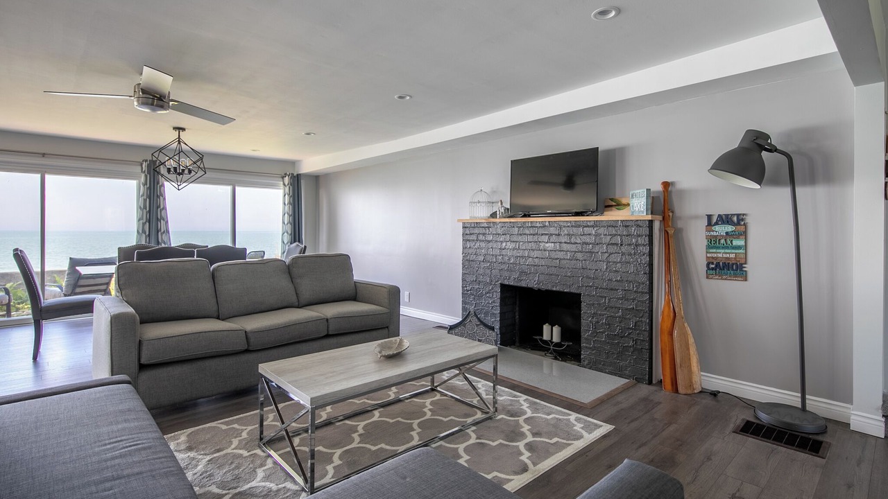 Photo of Livingroom in Amherstburg