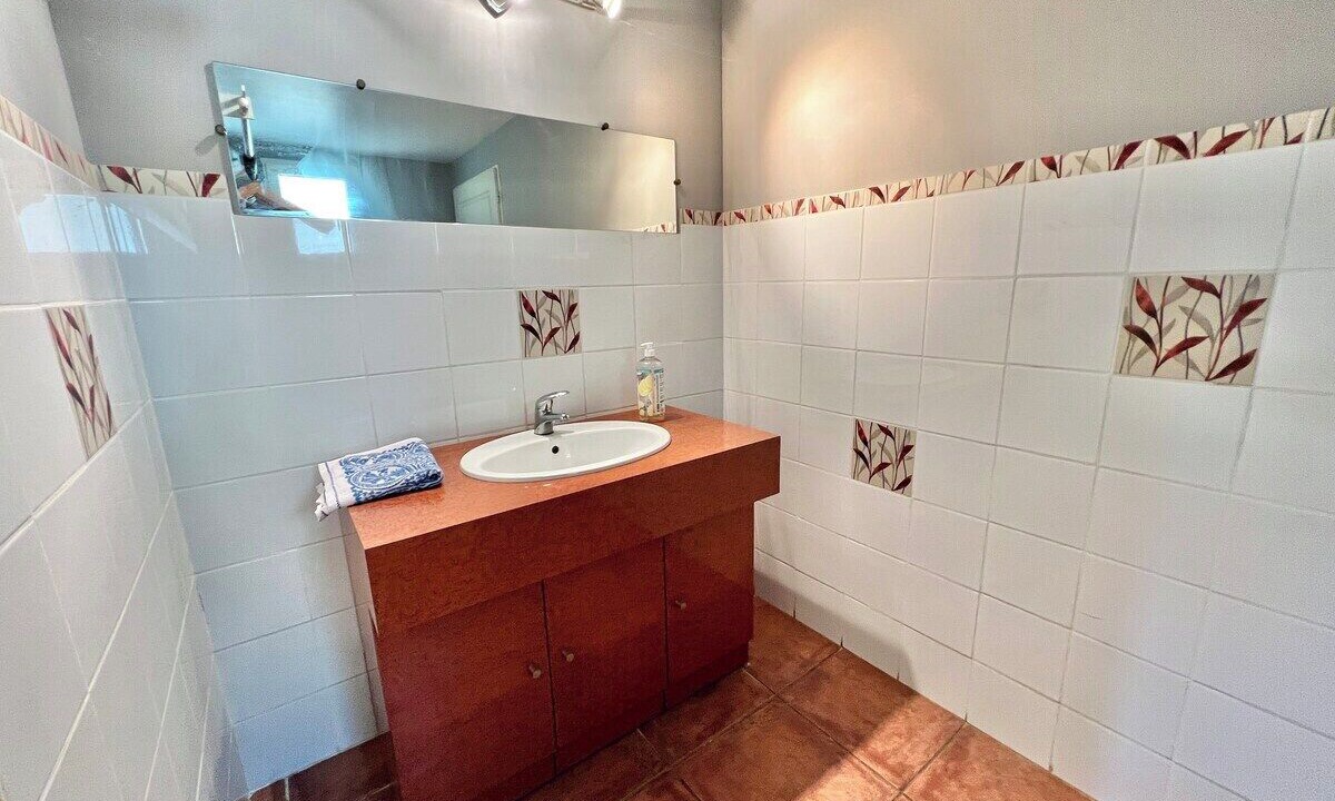 Photo of Bathroom in Camarade