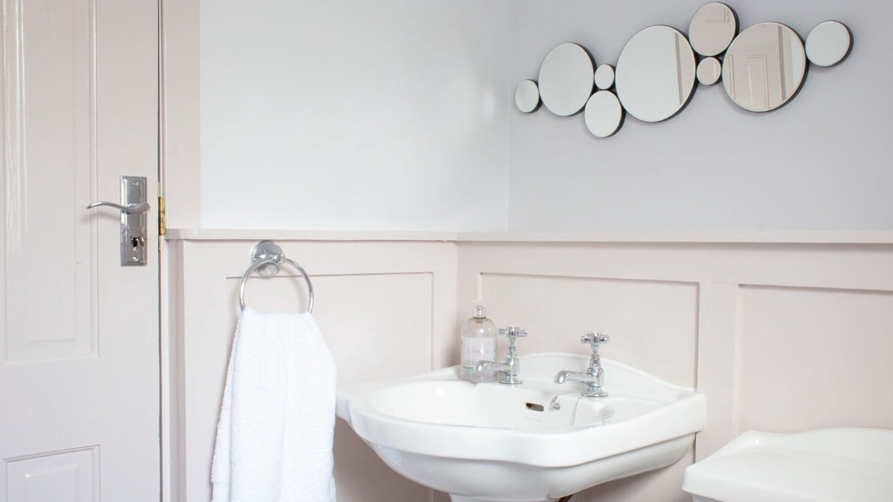 Photo of Bathroom in Dunvegan