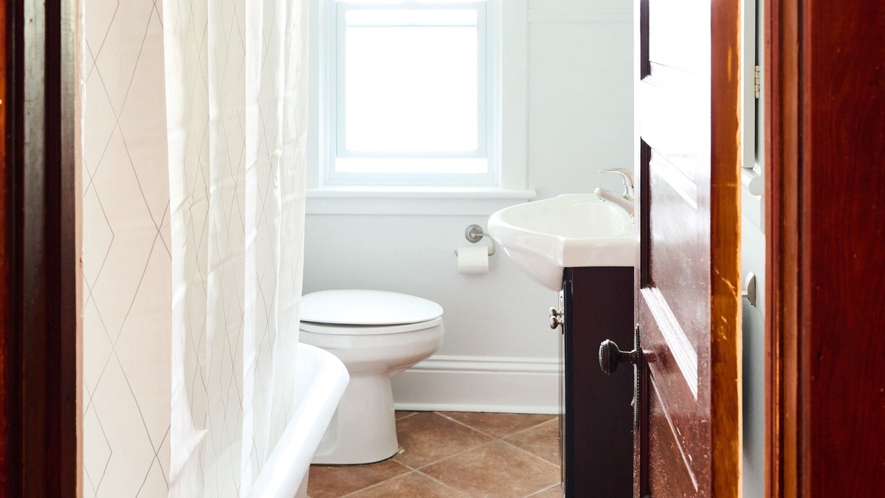 Photo of Bathroom in Civic Hospital - Experimental Farm - Central Park