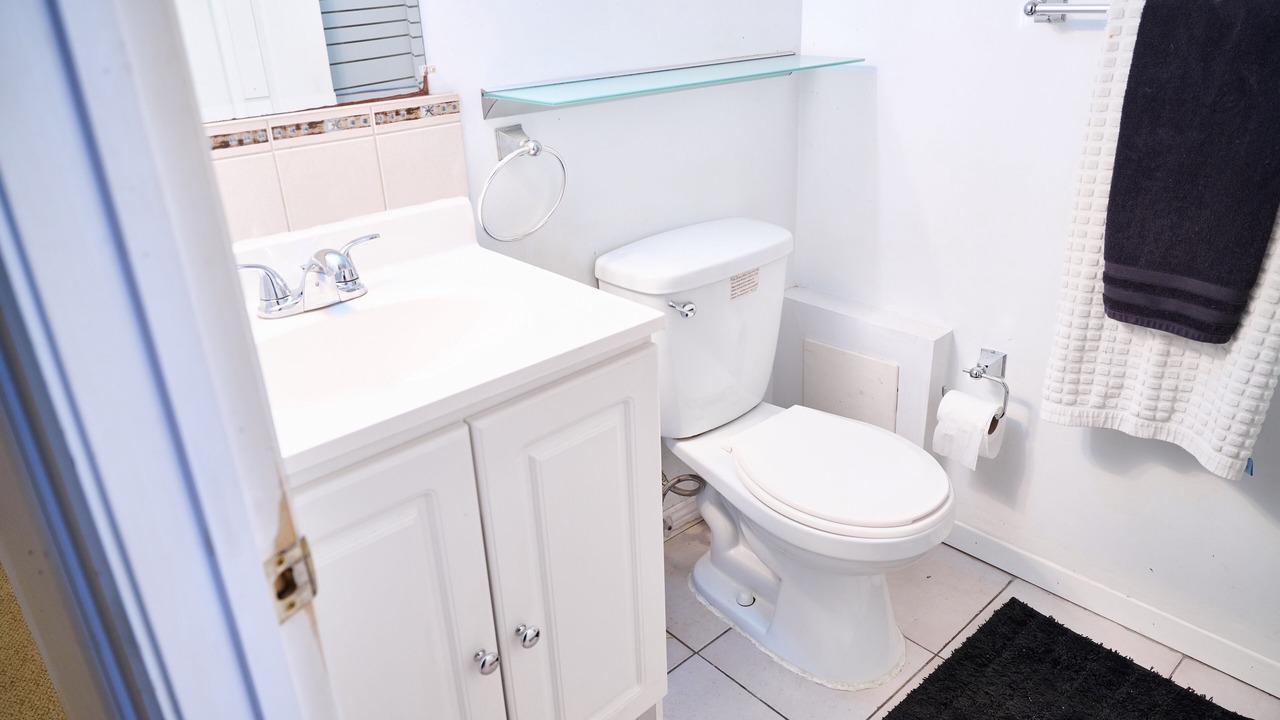Photo of Bathroom in Civic Hospital - Experimental Farm - Central Park