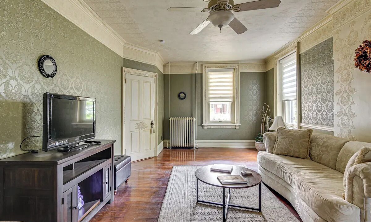 Photo of Livingroom in Trumbauersville