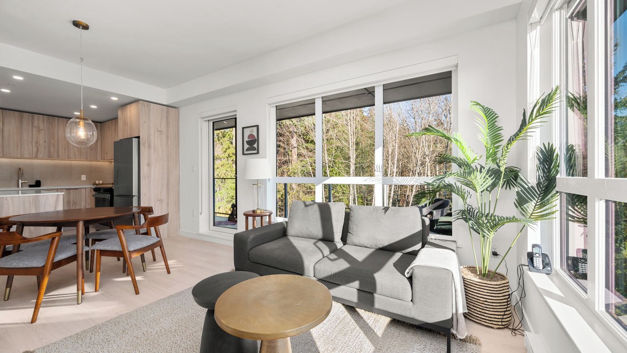 Photo of Livingroom in District of North Vancouver