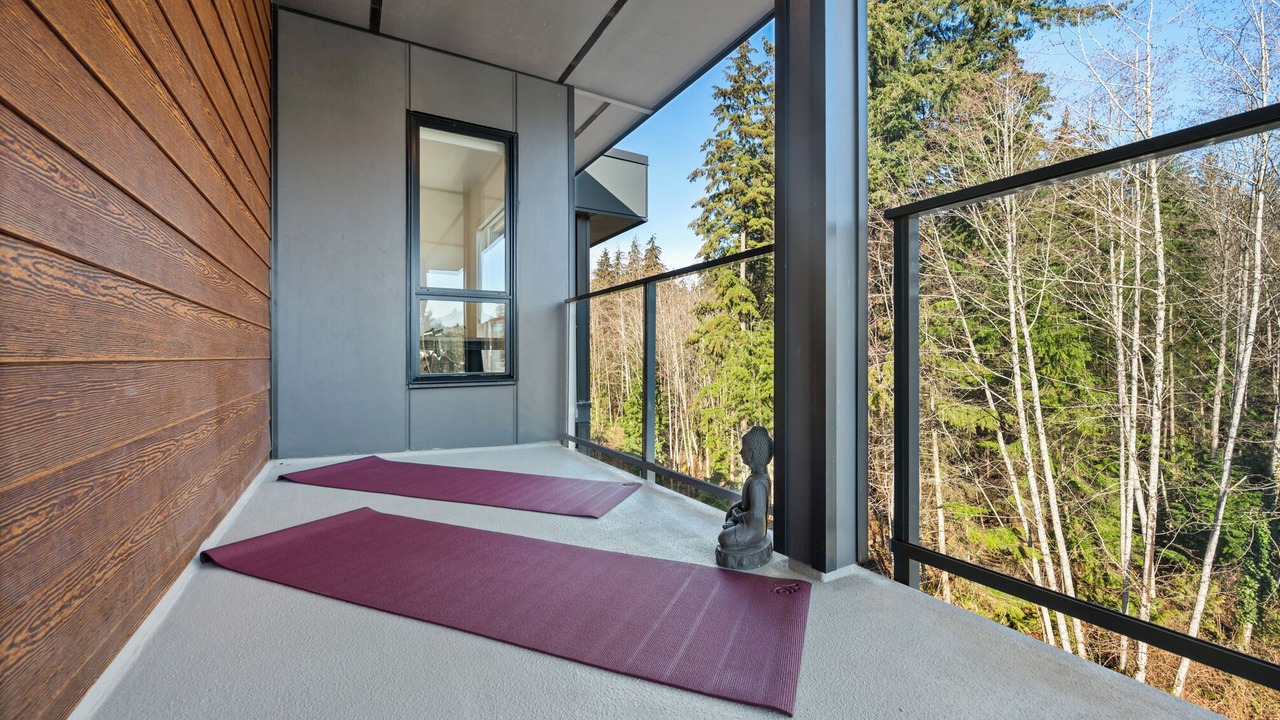 Photo of Patio Balcony in District of North Vancouver