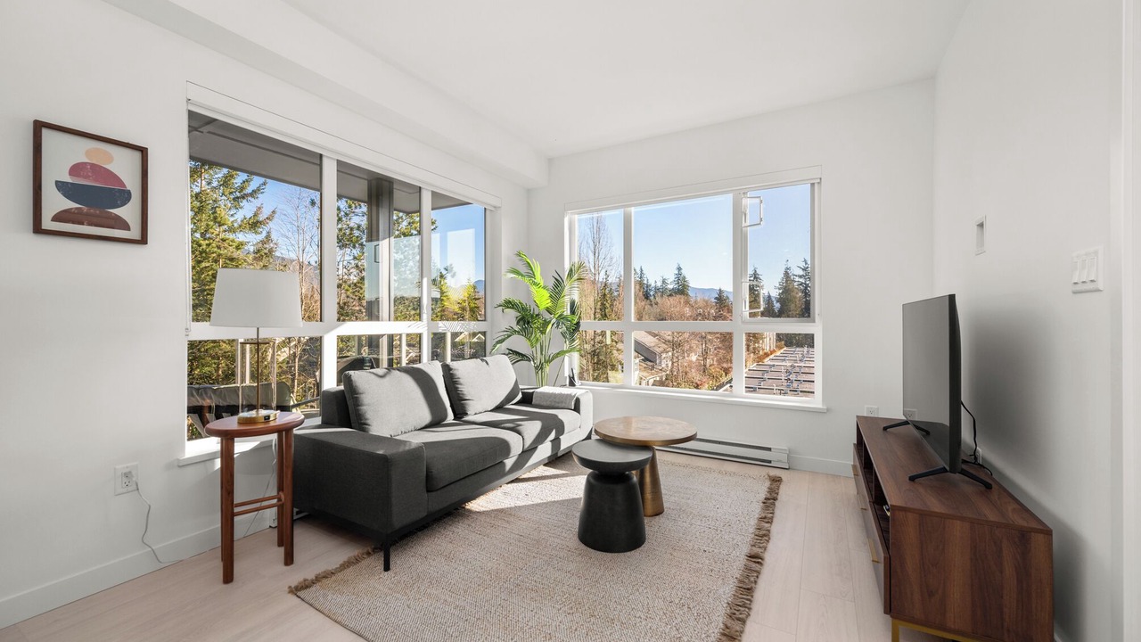Photo of Livingroom in District of North Vancouver