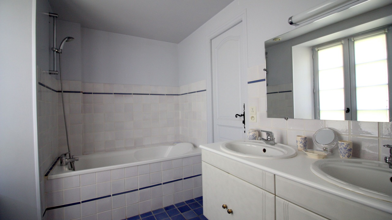 Photo of Bathroom in Barbeville