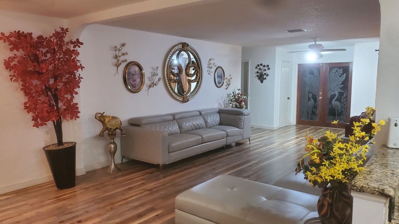 Photo of Livingroom in Trailer Estates