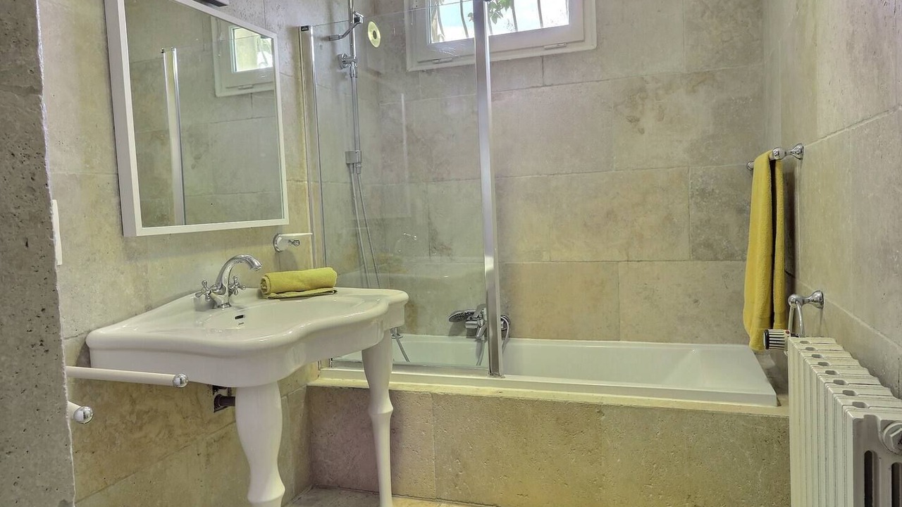 Photo of Bathroom in St.-Remy-de-Provence