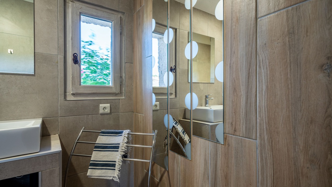 Photo of Bathroom in Cotignac