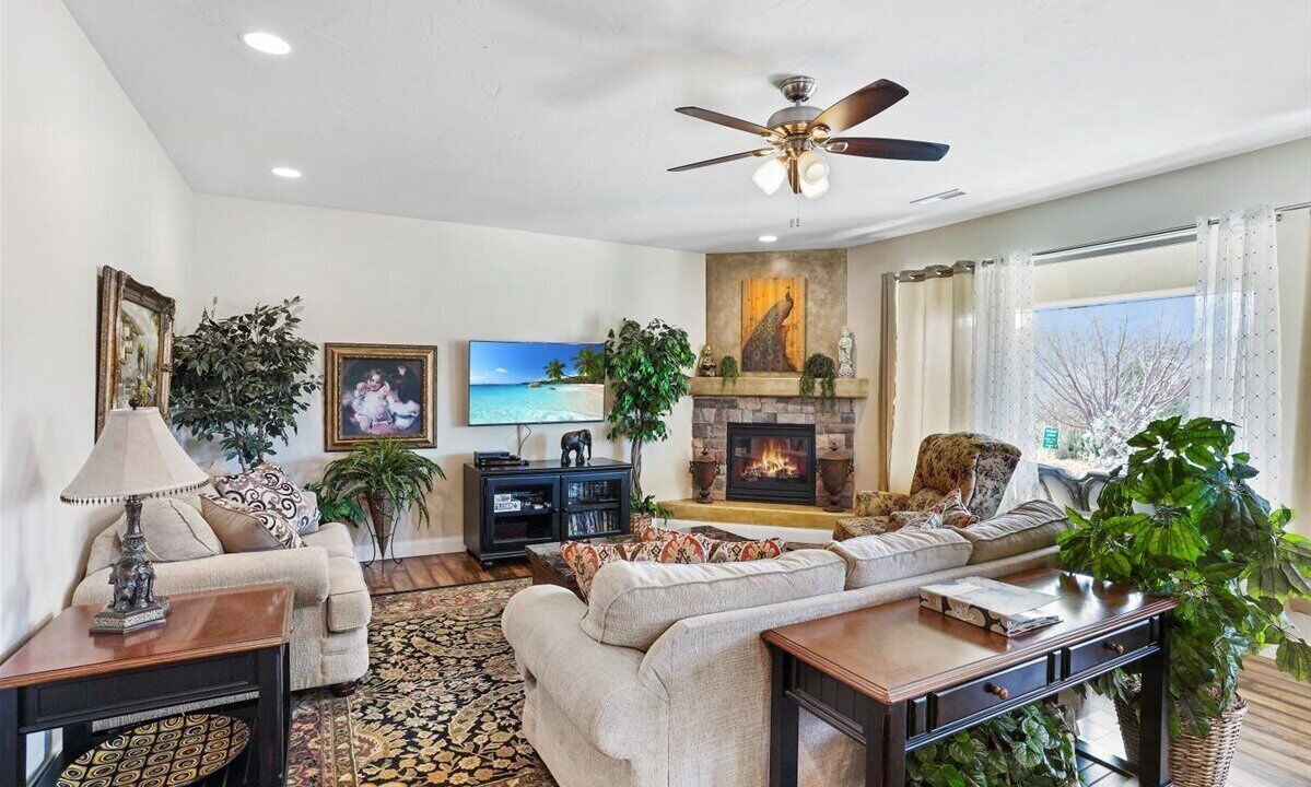 Photo of Livingroom in Hurricane