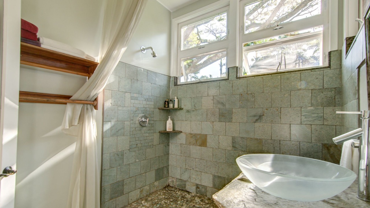 Photo of Bathroom in Pepeekeo