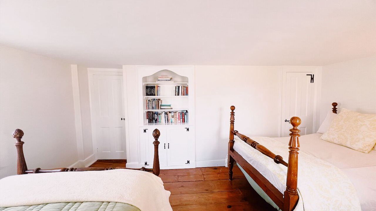Photo of Bedroom in Saybrook Manor