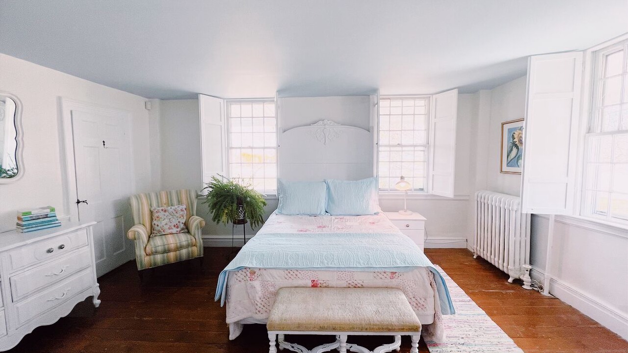Photo of Bedroom in Saybrook Manor