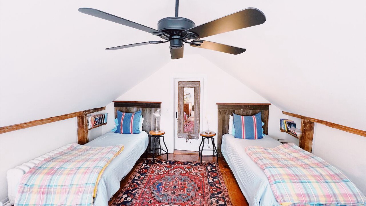 Photo of Bedroom in Saybrook Manor