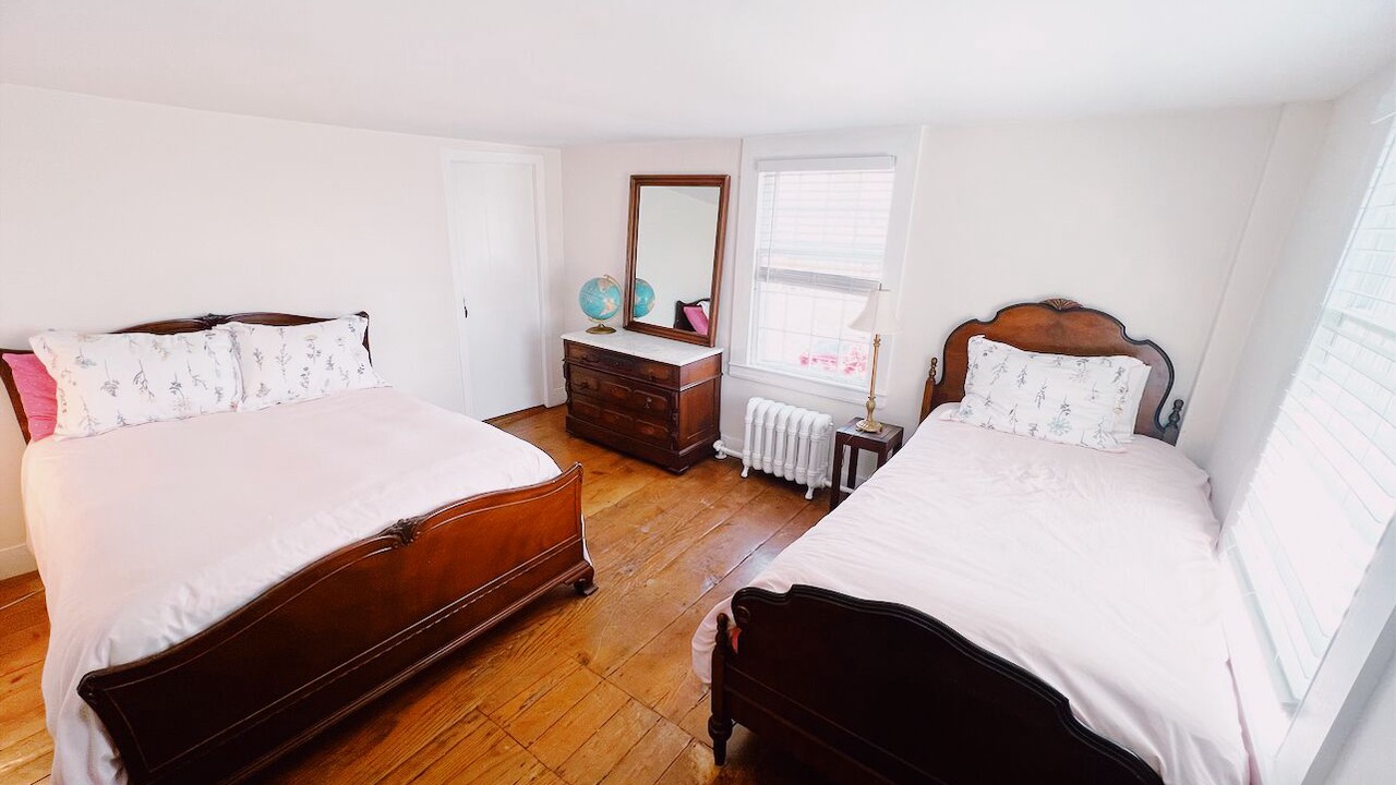 Photo of Bedroom in Saybrook Manor