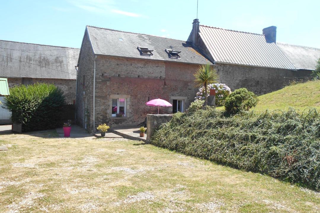 Photo of Buildings in Quettehou