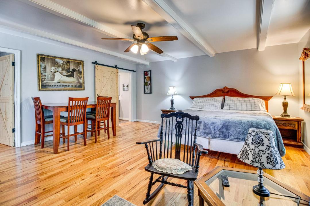 Photo of Bedroom in Mammoth Spring