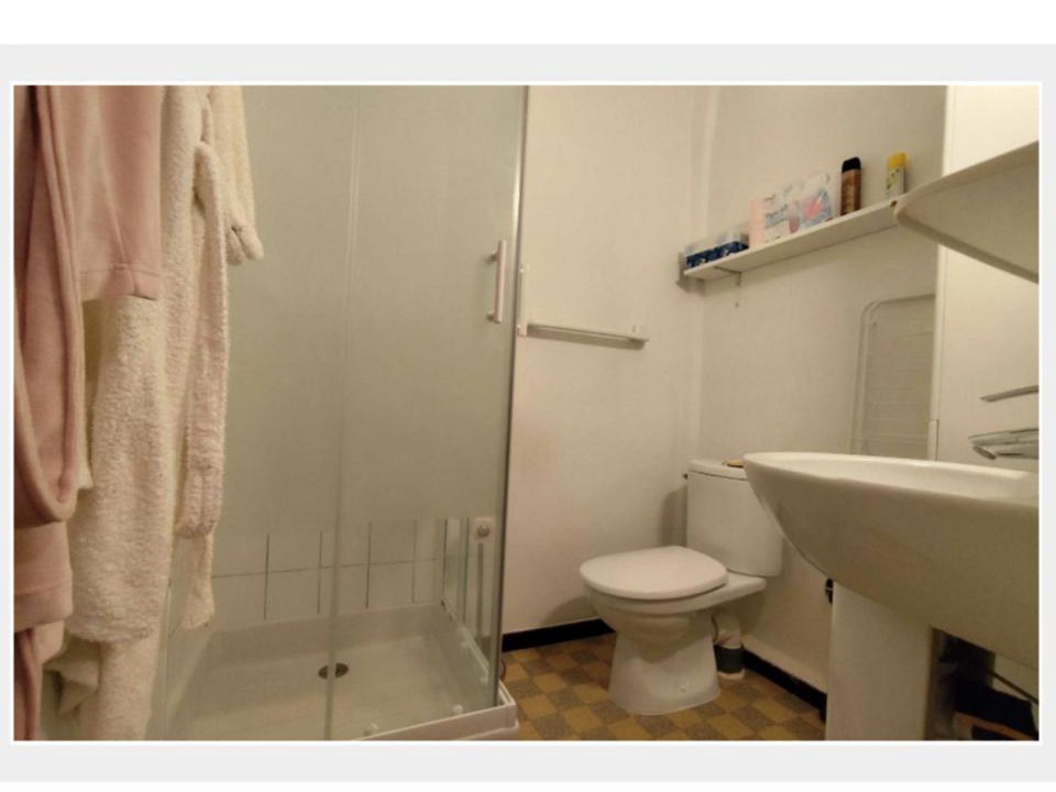 Photo of Bathroom in Puget-Theniers