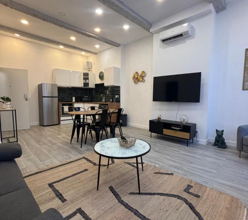 Photo of Livingroom in Opera