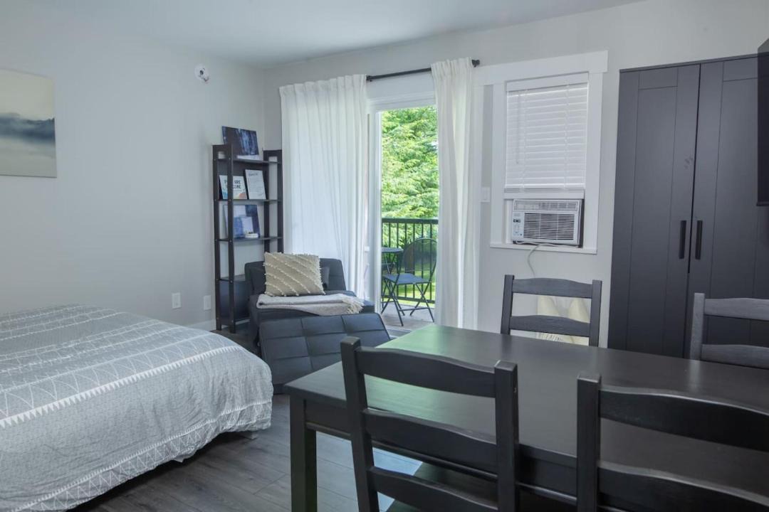 Photo of Bedroom in Harrison Hot Springs