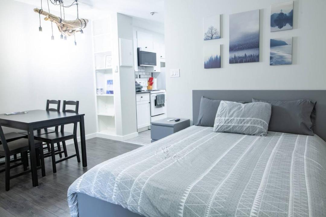 Photo of Bedroom in Harrison Hot Springs