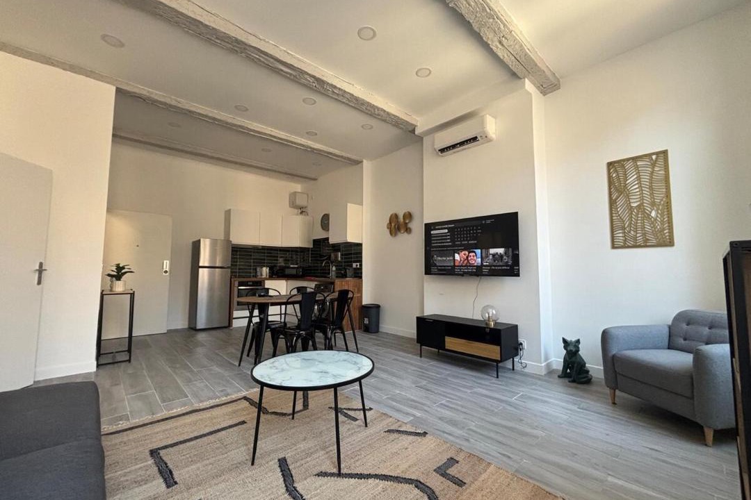 Photo of Livingroom in Opera
